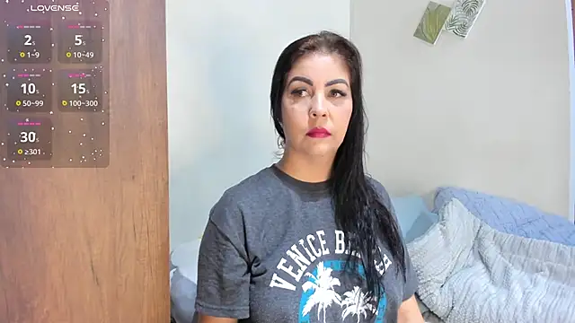 linavelezz online show from December 2, 2024, 11:07 am