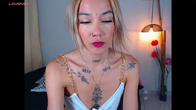 Snapshot of Veronicaa_2 chatting on October 19, 2025, 9:28 pm Veronicaa 2 online show from October 19, 2025, 9:28 pm