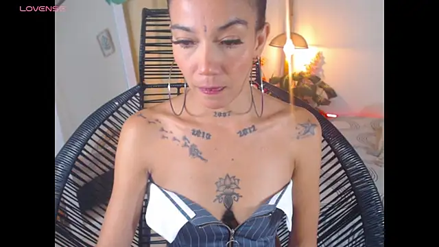 Snapshot of Veronicaa_2 chatting on February 3, 2026, 8:03 pm Veronicaa 2 online show from February 3, 2026, 8:03 pm