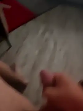 Snapshot of Szeltolo001 chatting on October 17, 2025, 1:20 am Szeltolo001 online show from October 17, 2025, 1:20 am