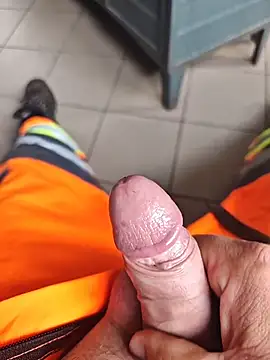 Snapshot of Szeltolo001 chatting on October 7, 2025, 12:28 pm Szeltolo001 online show from October 7, 2025, 12:28 pm