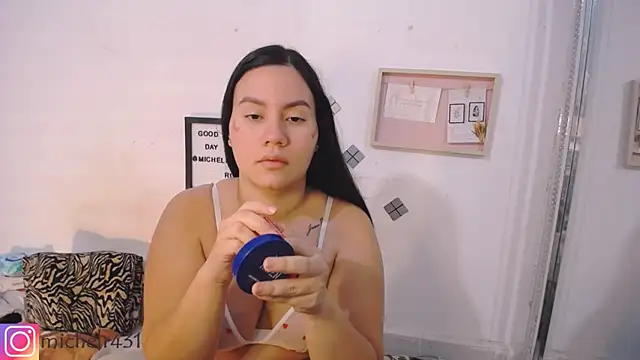 Snapshot of Mia__reys chatting on September 27, 2025, 12:11 pm Mia  reys online show from September 27, 2025, 12:11 pm