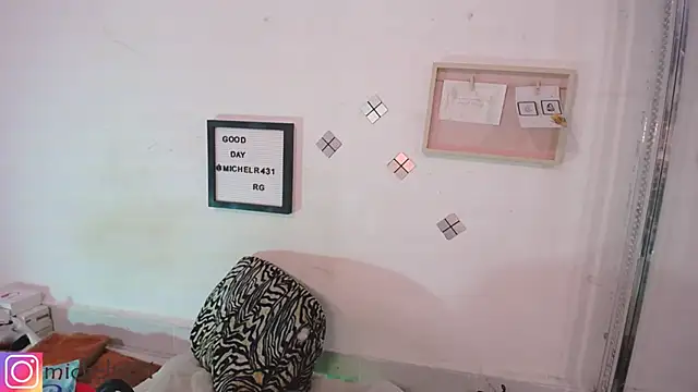 Snapshot of Mia__reys chatting on September 21, 2025, 1:16 pm Mia  reys online show from September 21, 2025, 1:16 pm