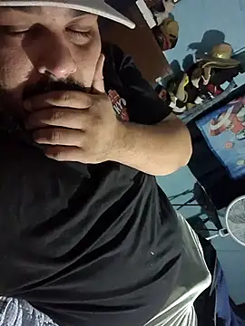 GILBERTHOR92 online show from December 2, 2025, 7:10 am