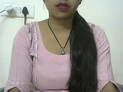 momo lov online show from October 6, 2025, 5:52 am