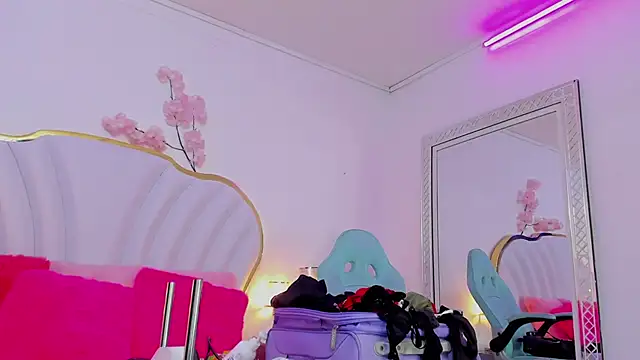 CahitlinBell online show from February 7, 2025, 4:37 am