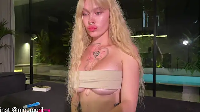 Snapshot of Golden_Aline chatting on February 2, 2026, 3:00 pm Golden Aline online show from February 2, 2026, 3:00 pm