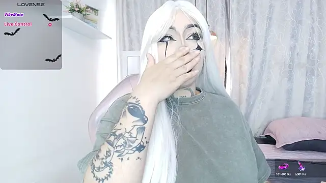 bella-green online show from March 22, 2025, 6:36 pm