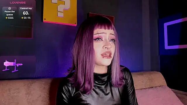 Snapshot of Elettra_Rou chatting on October 15, 2025, 1:48 am Elettra Rou online show from October 15, 2025, 1:48 am