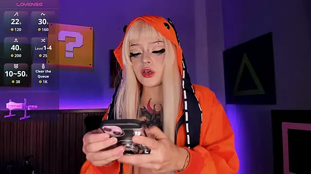 Snapshot of Elettra_Rou chatting on June 27, 2026, 11:33 pm Elettra Rou online show from June 27, 2026, 11:33 pm
