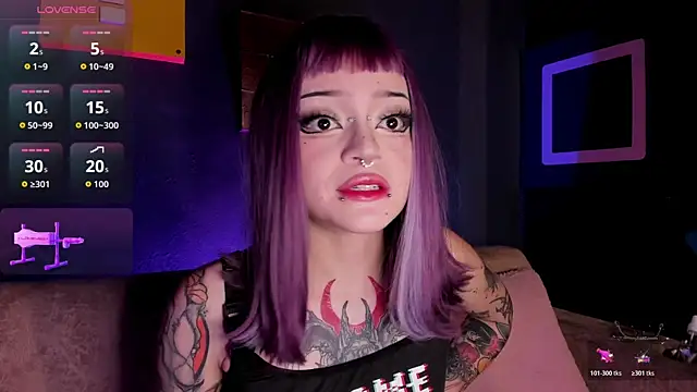 Snapshot of Elettra_Rou chatting on November 7, 2025, 2:05 am Elettra Rou online show from November 7, 2025, 2:05 am