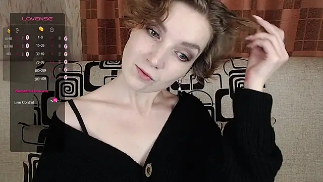 TinaWince online show from December 18, 2025, 4:50 am