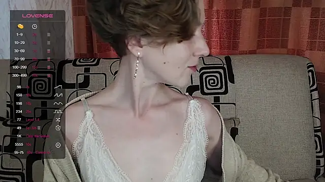 Snapshot of TinaWince chatting on June 4, 2026, 5:01 am TinaWince online show from June 4, 2026, 5:01 am
