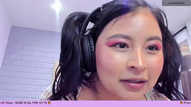  alaiasmile  online show from February 18, 2025, 10:25 pm