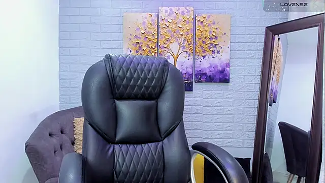  alaiasmile  online show from September 18, 2025, 4:21 pm