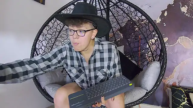 alex noa online show from October 9, 2025, 7:36 pm