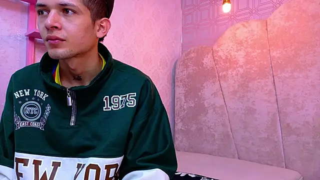 kendalltaylorr online show from December 4, 2025, 12:37 pm