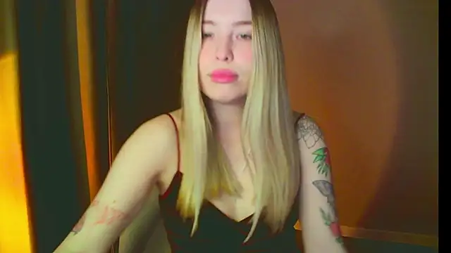 Snapshot of mia_raspberrie chatting on January 16, 2025, 10:12 pm mia raspberrie online show from January 16, 2025, 10:12 pm