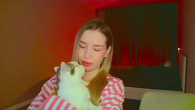 Snapshot of mia_raspberrie chatting on March 1, 2025, 3:43 am mia raspberrie online show from March 1, 2025, 3:43 am