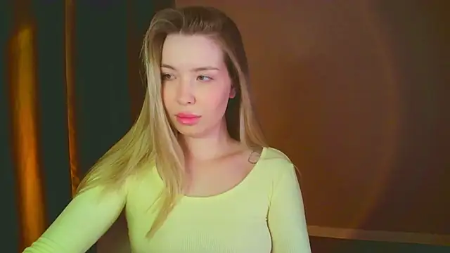 Snapshot of mia_raspberrie chatting on December 13, 2024, 10:23 pm mia raspberrie online show from December 13, 2024, 10:23 pm