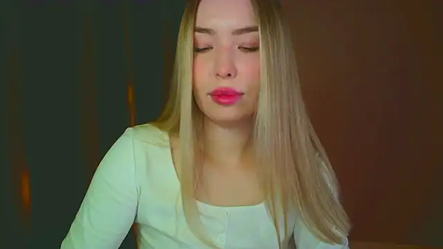 Snapshot of mia_raspberrie chatting on January 7, 2025, 2:42 am mia raspberrie online show from January 7, 2025, 2:42 am