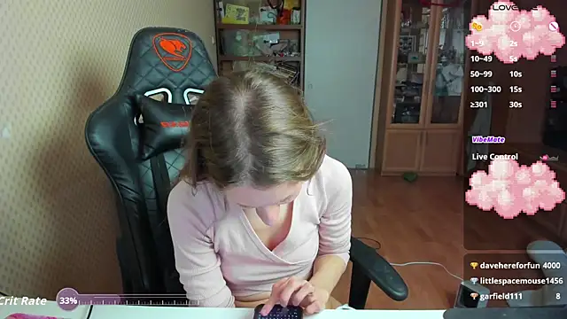 Snapshot of cutieMila chatting on December 18, 2025, 9:03 am cutieMila online show from December 18, 2025, 9:03 am