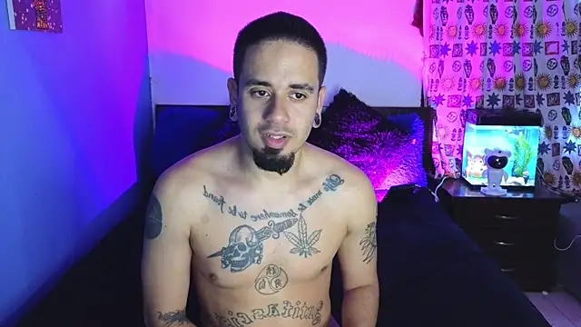 Snapshot of tony_and_sophia chatting on October 22, 2025, 11:09 am tony and sophia online show from October 22, 2025, 11:09 am