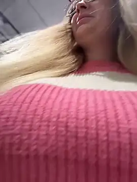 Teya moon  online show from January 5, 2025, 11:48 am