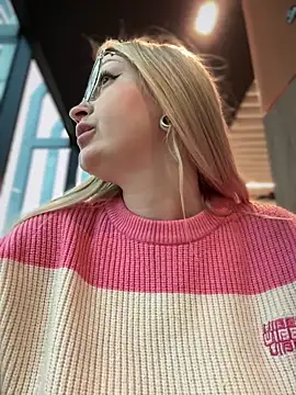 Teya moon  online show from January 14, 2025, 12:03 pm
