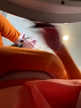 Teya moon  online show from October 9, 2025, 3:40 am