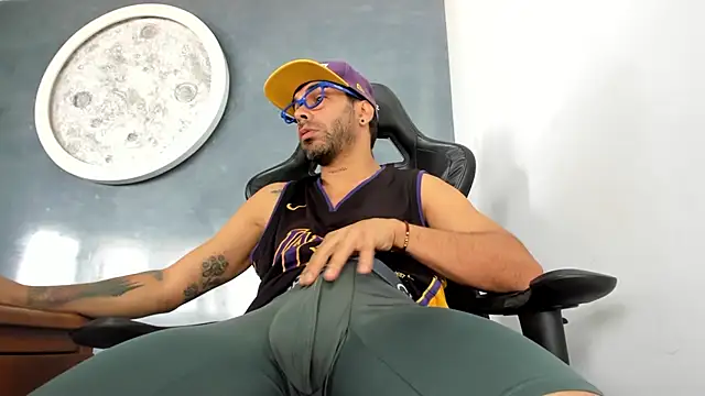 Bryan Bronx online show from September 26, 2025, 2:24 pm