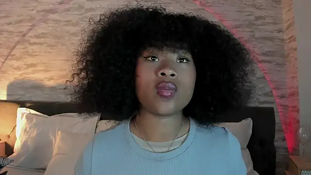 Snapshot of Anneth__M chatting on October 17, 2025, 7:59 pm Anneth  M online show from October 17, 2025, 7:59 pm