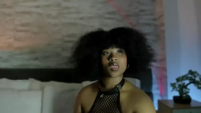 Snapshot of Anneth__M chatting on October 25, 2025, 7:36 pm Anneth  M online show from October 25, 2025, 7:36 pm