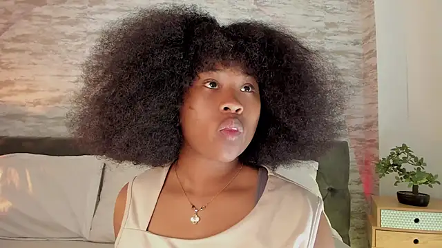 Snapshot of Anneth__M chatting on September 29, 2025, 7:52 pm Anneth  M online show from September 29, 2025, 7:52 pm