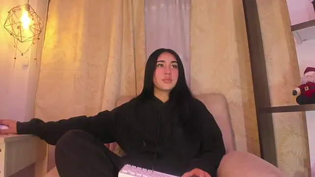 Snapshot of Chanttall_ chatting on December 3, 2024, 3:15 am Chanttall online show from December 3, 2024, 3:15 am