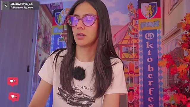 Snapshot of DanyNova_Co chatting on October 5, 2025, 9:05 pm DanyNova Co online show from October 5, 2025, 9:05 pm