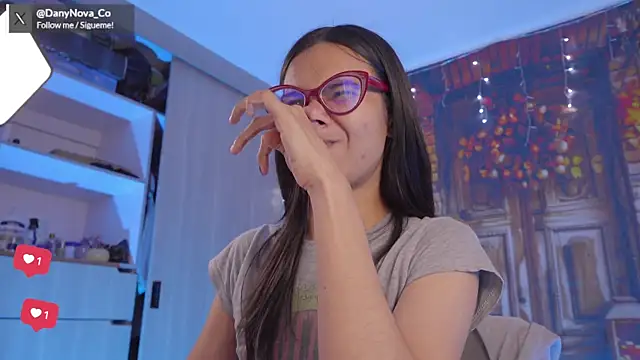 Snapshot of DanyNova_Co chatting on October 19, 2025, 9:17 pm DanyNova Co online show from October 19, 2025, 9:17 pm