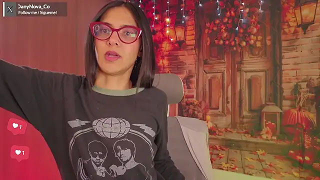 Snapshot of DanyNova_Co chatting on October 17, 2025, 9:05 pm DanyNova Co online show from October 17, 2025, 9:05 pm