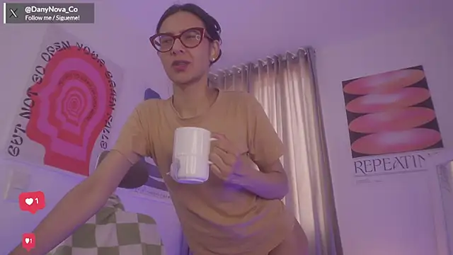 Snapshot of DanyNova_Co chatting on September 17, 2025, 9:06 pm DanyNova Co online show from September 17, 2025, 9:06 pm