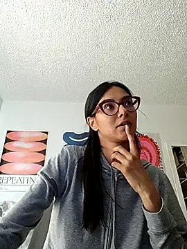 Snapshot of DanyNova_Co chatting on May 8, 2026, 10:02 pm DanyNova Co online show from May 8, 2026, 10:02 pm