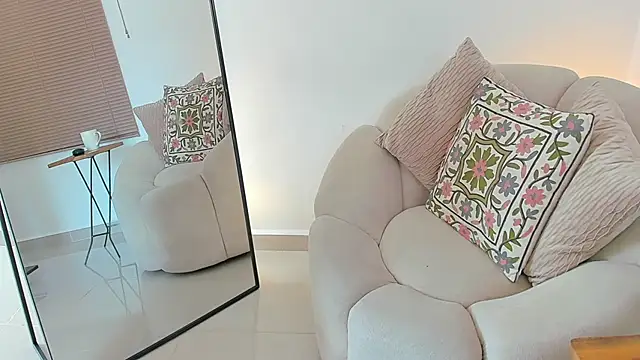 Snapshot of SofiMeza chatting on September 26, 2025, 1:51 pm SofiMeza online show from September 26, 2025, 1:51 pm