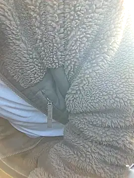 Snapshot of Zeefy chatting on October 3, 2025, 7:32 am Zeefy online show from October 3, 2025, 7:32 am