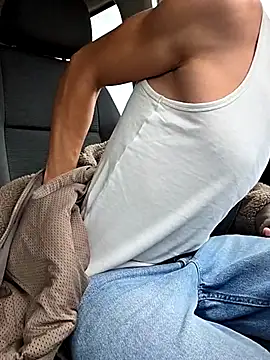 Snapshot of Zeefy chatting on October 7, 2025, 8:04 am Zeefy online show from October 7, 2025, 8:04 am