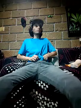 Snapshot of Pitudo20cmm chatting on September 19, 2025, 7:01 am Pitudo20cmm online show from September 19, 2025, 7:01 am