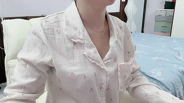 Snapshot of _Ely_ chatting on October 10, 2025, 4:13 am Ely online show from October 10, 2025, 4:13 am