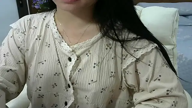 Snapshot of _Ely_ chatting on October 2, 2025, 3:48 pm Ely online show from October 2, 2025, 3:48 pm