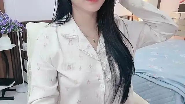 Snapshot of _Ely_ chatting on October 22, 2025, 4:34 am Ely online show from October 22, 2025, 4:34 am