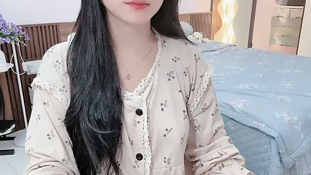 Snapshot of _Ely_ chatting on October 31, 2025, 4:31 am Ely online show from October 31, 2025, 4:31 am