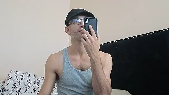 hailzeffn online show from October 3, 2025, 5:03 pm