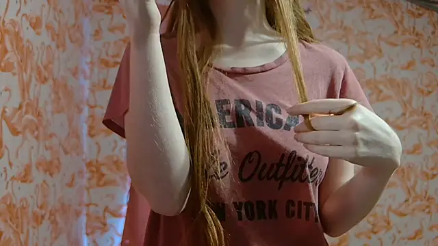 strawberrysmoothie online show from March 18, 2026, 9:26 pm